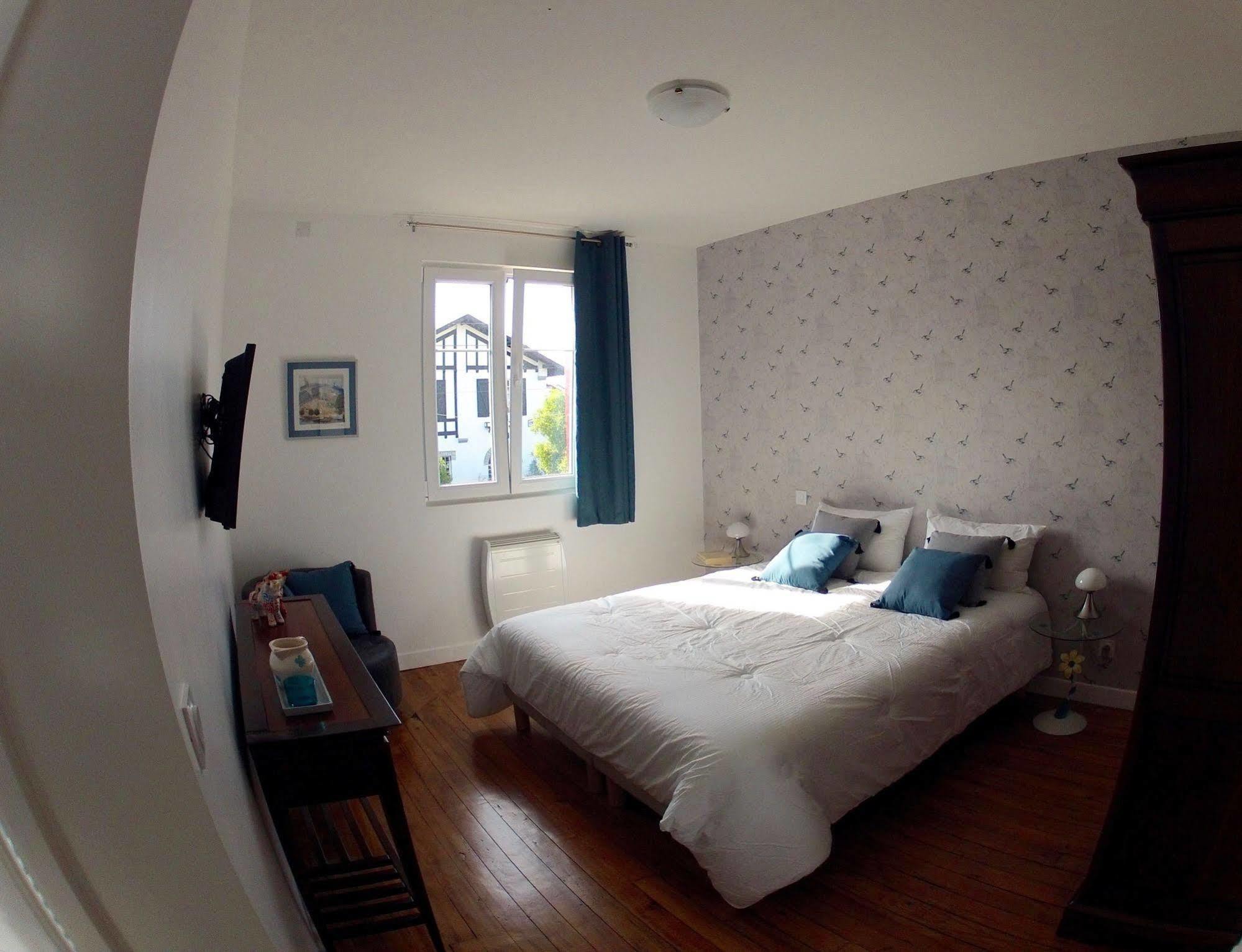 Aux Arenes De Bed & Breakfast Bayonne