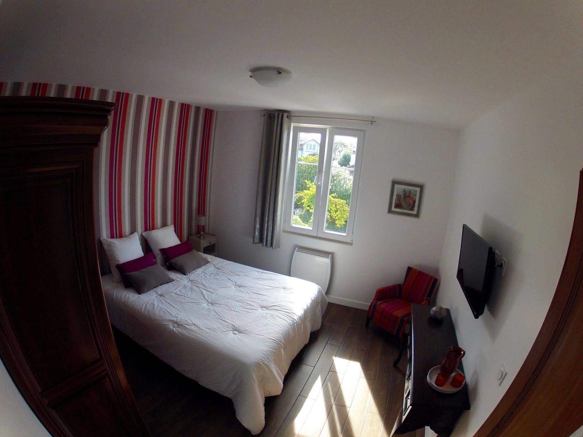 Aux Arenes De Bed & Breakfast Bayonne