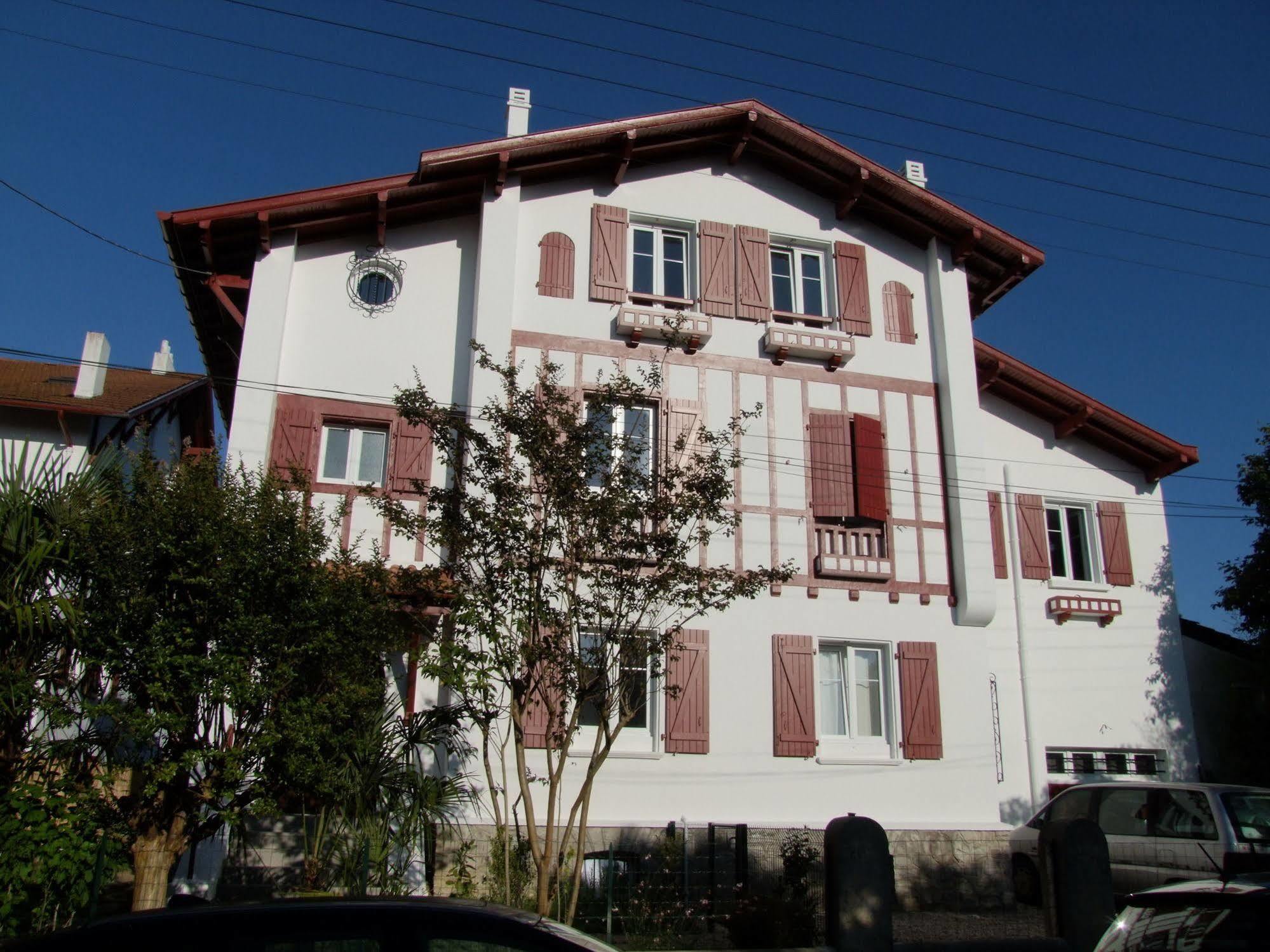Aux Arenes De Baiona