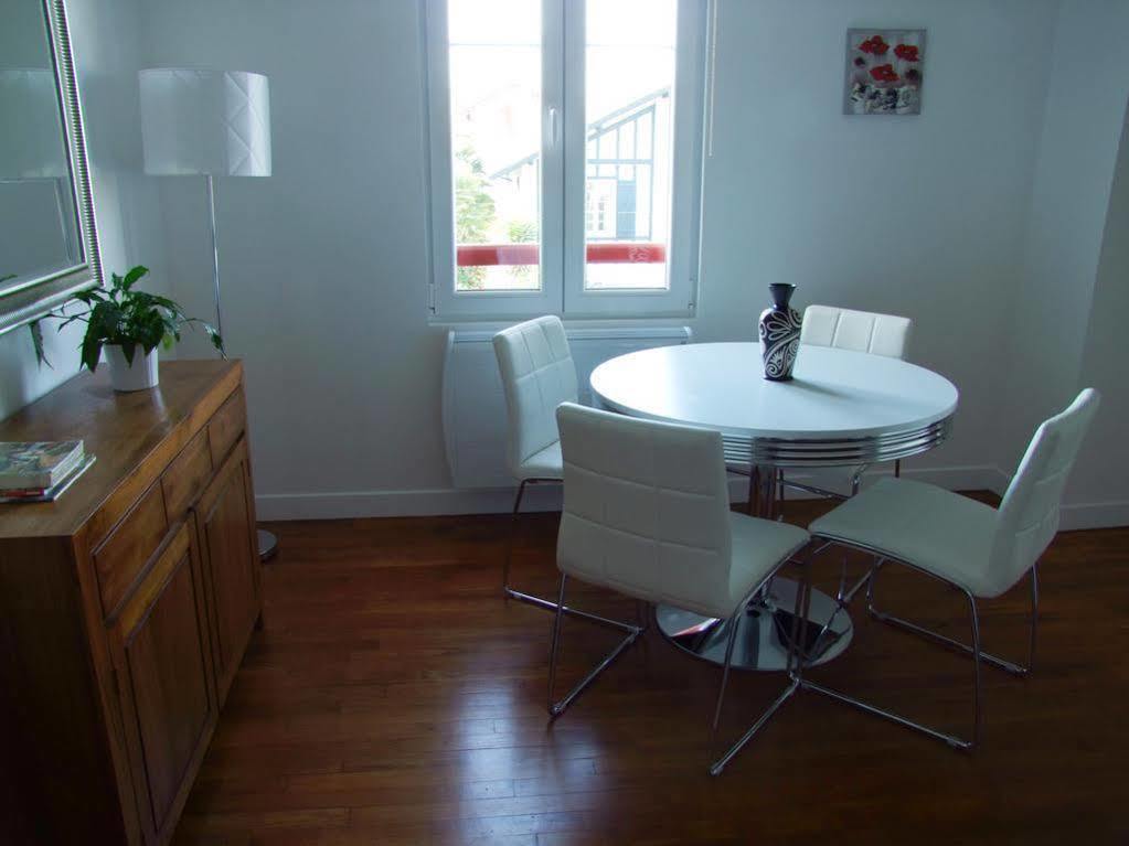 Aux Arenes De Bed & Breakfast 3*